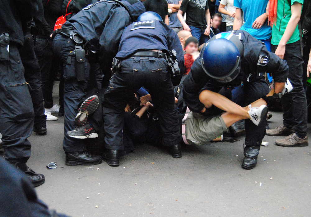 Beitragsbild: Zweierlei Maß Polizeigewalt ohne Konsequenzen