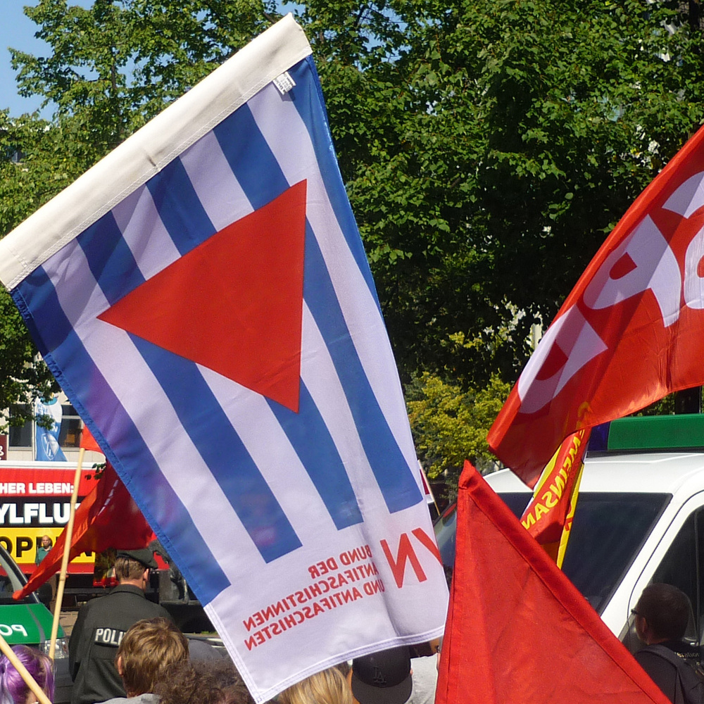Beitragsbild: Solidarität mit der VVN-BdA Stoppt die Angriffe des Finanzamts auf linke Strukturen!